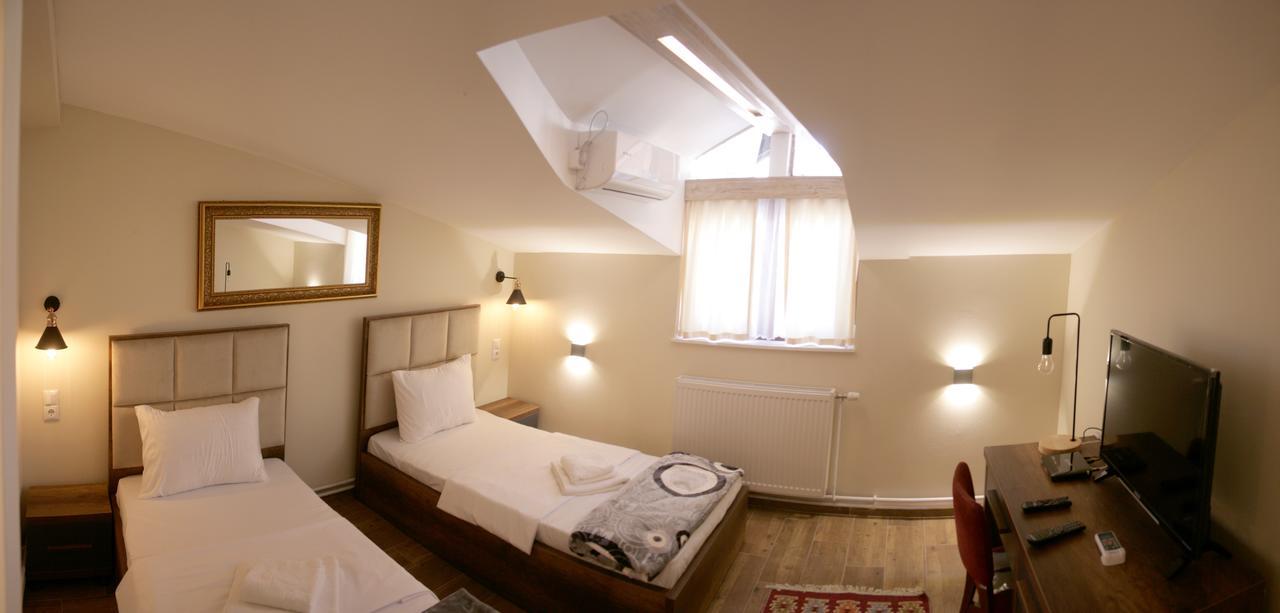 Saray Hotel Призрен Екстериор снимка