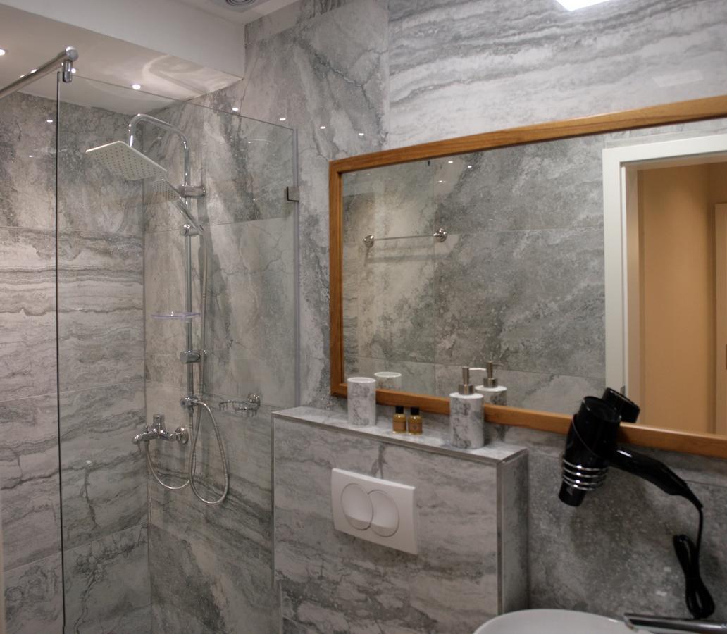 Saray Hotel Призрен Екстериор снимка