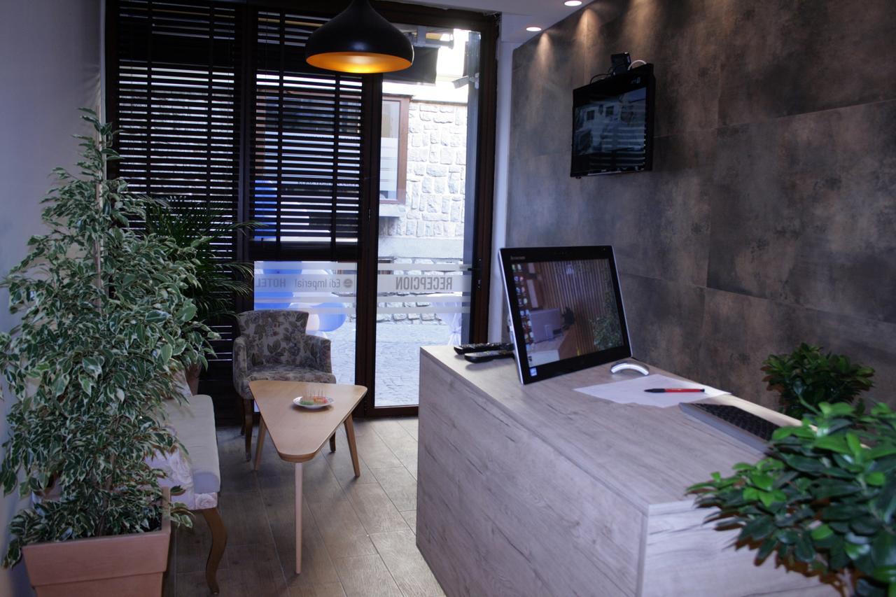 Saray Hotel Призрен Екстериор снимка