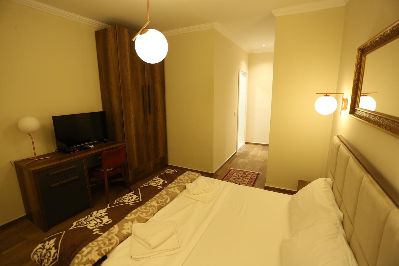 Saray Hotel Призрен Екстериор снимка