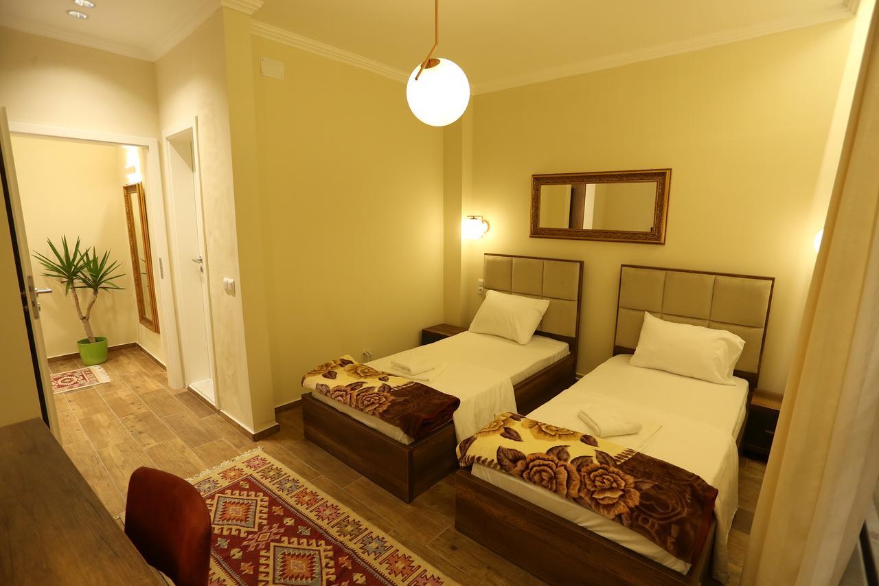 Saray Hotel Призрен Екстериор снимка