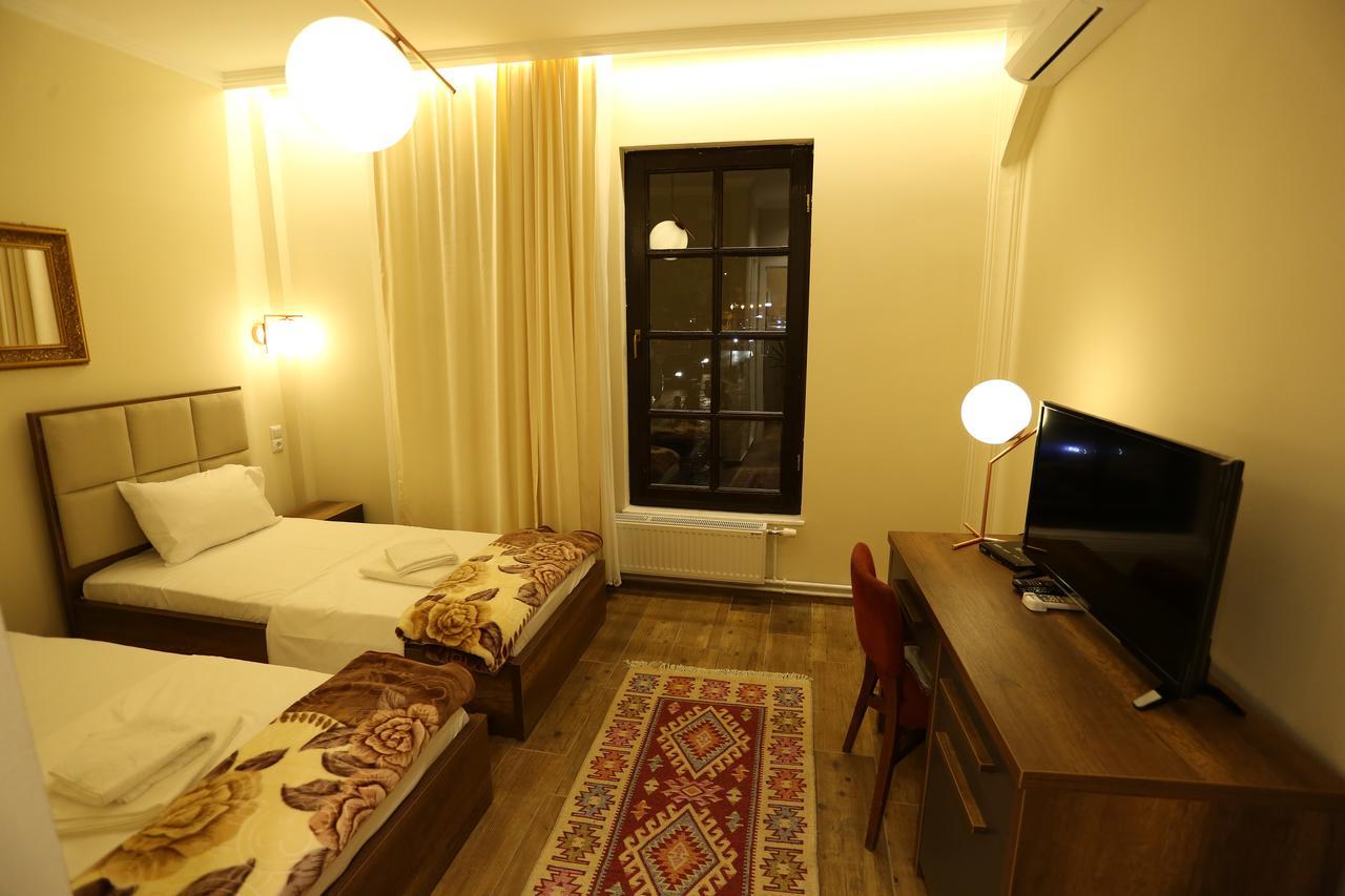 Saray Hotel Призрен Екстериор снимка