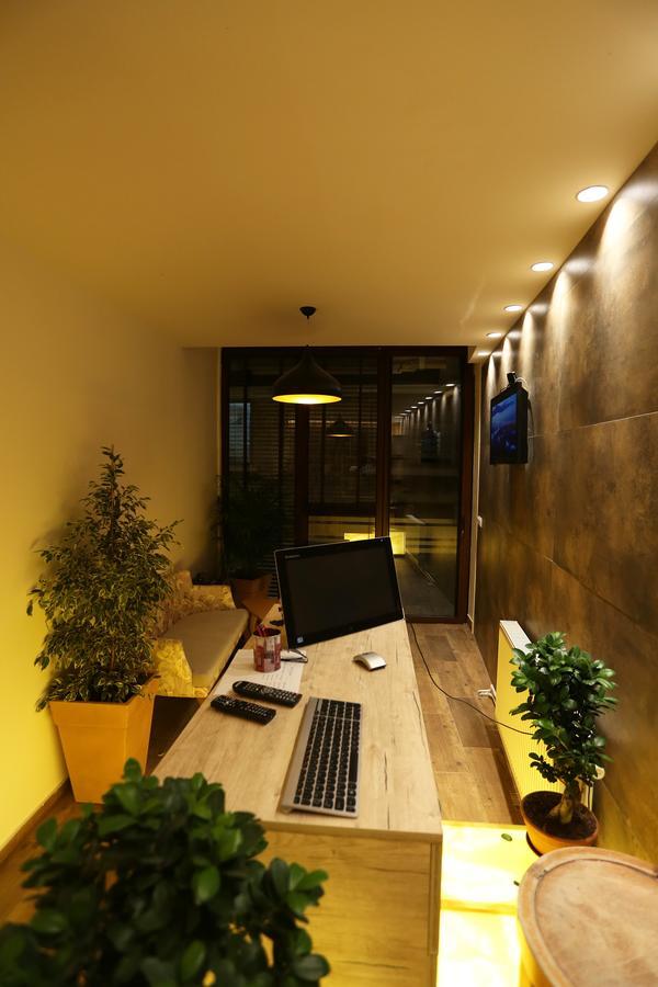 Saray Hotel Призрен Екстериор снимка