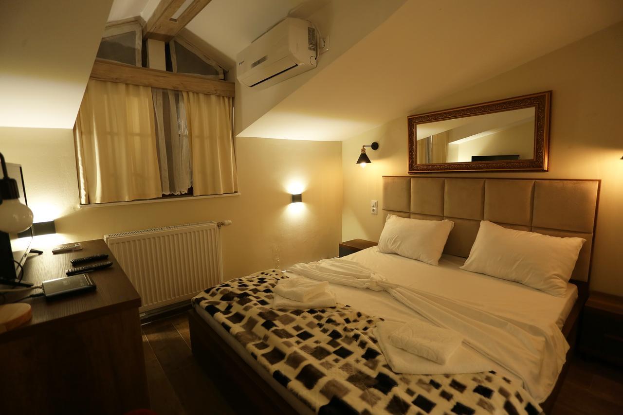 Saray Hotel Призрен Екстериор снимка