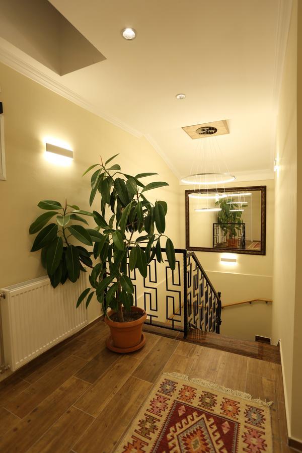 Saray Hotel Призрен Екстериор снимка