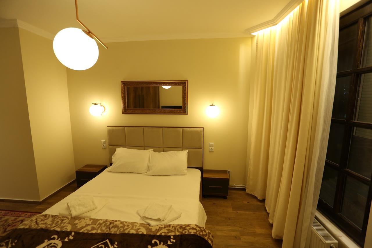 Saray Hotel Призрен Екстериор снимка