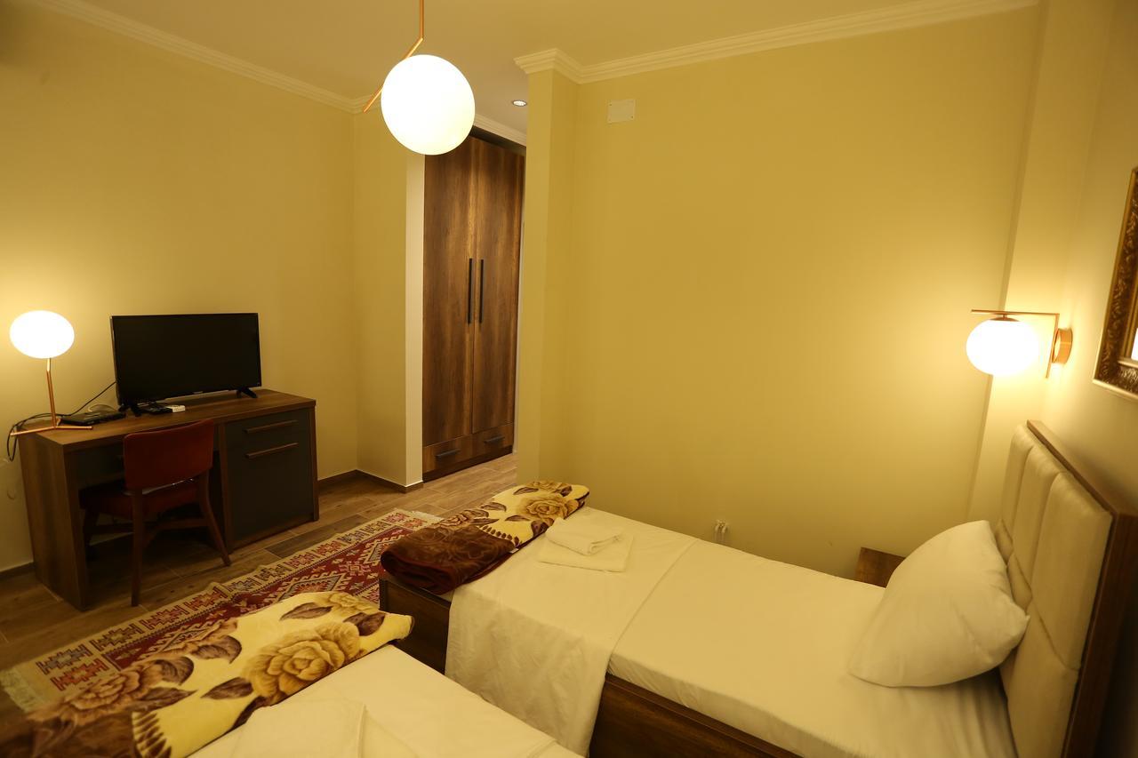 Saray Hotel Призрен Екстериор снимка