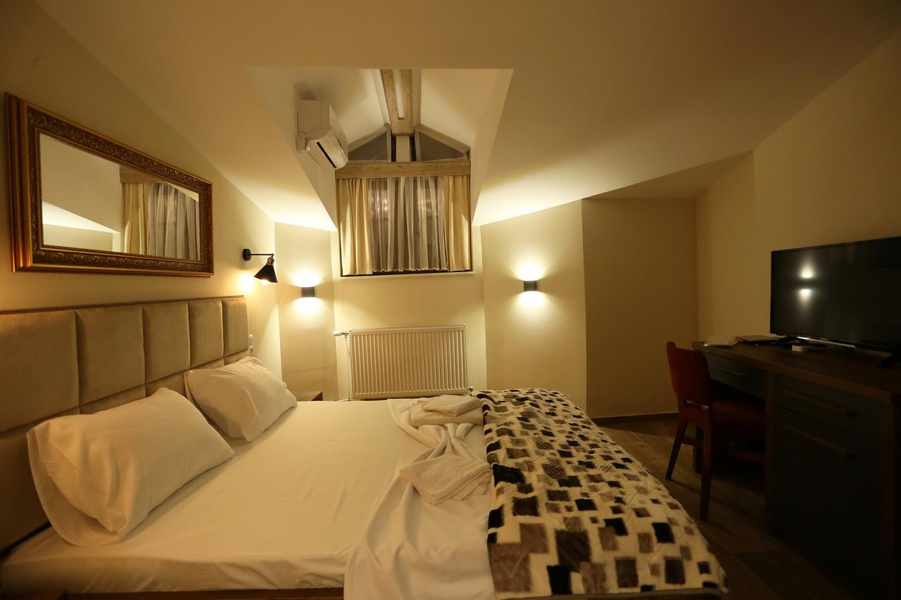 Saray Hotel Призрен Екстериор снимка