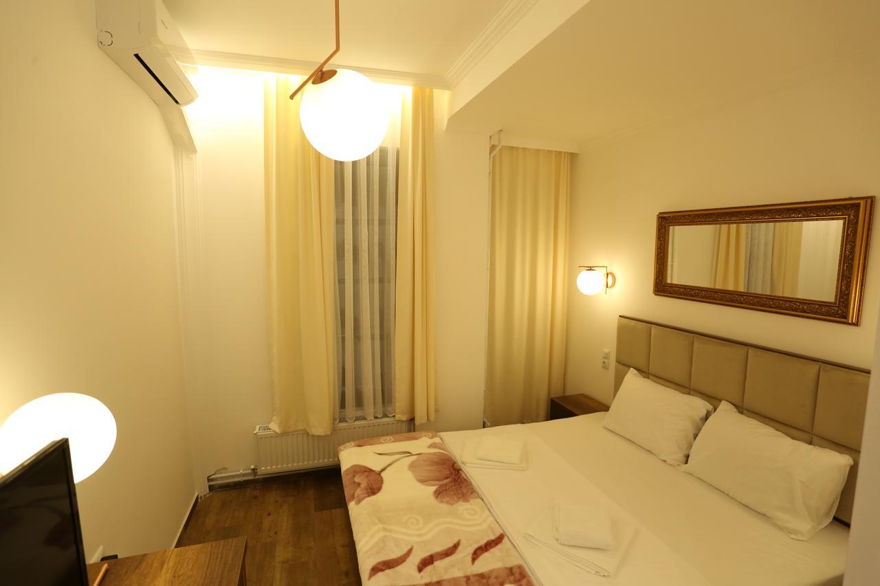 Saray Hotel Призрен Екстериор снимка